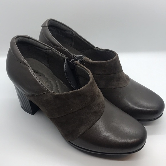 𝅺Clarks Women’s Brown Leather Ankle Booties 6M - Picture 15 of 15